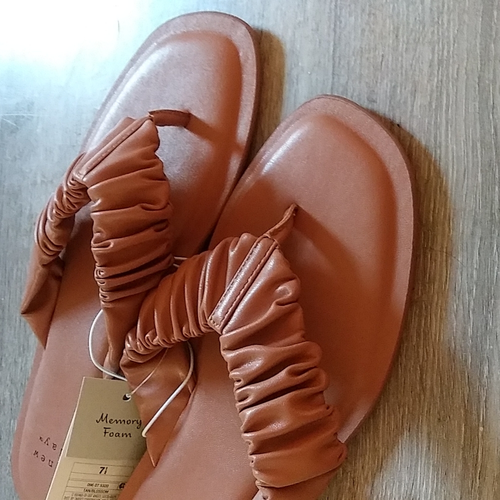 A New Day sz 7 1/2 sandals